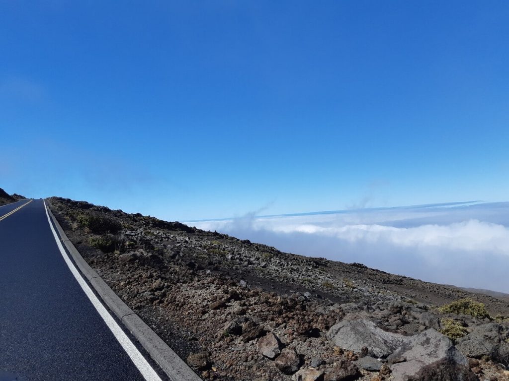 Haleakala Highway pour se rendre au sommet du volcan dans notre article L'île de Maui à Hawaii : quoi faire à Maui et visiter en 9 activités et incontournables #maui #hawaii #voyage #usa #ile