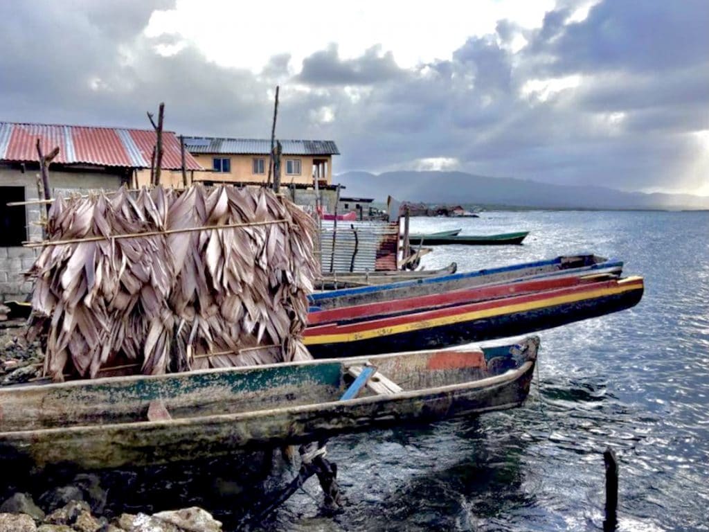 Bateaux qui se rendent à l'archipel de San Blas dans notre article L’archipel de San Blas au Panamá : ma semaine de déconnexion sur une île de San Blas #sanblas #caraibes #panama #voyage #ile #archipel