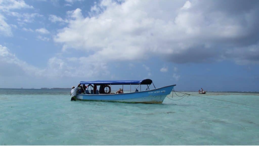Petite île de San Blas au Panama disparue sous les eaux dans notre article L’archipel de San Blas au Panamá : ma semaine de déconnexion sur une île de San Blas #sanblas #caraibes #panama #voyage #ile #archipel