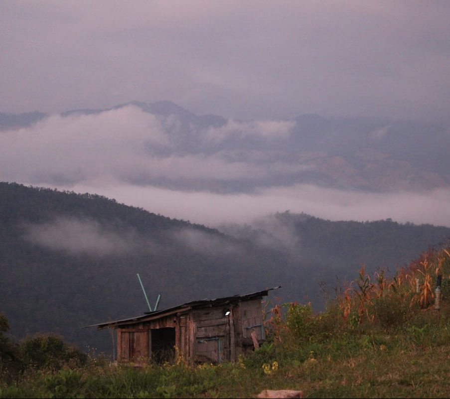 Paysage de montagnes du nord de la Thaïlande dans notre article Road trip au nord de la Thaïlande à la rencontre des tribus des montagnes #thailande #nord #tribu #peuple #montagnes #roadtrip #asie #voyage
