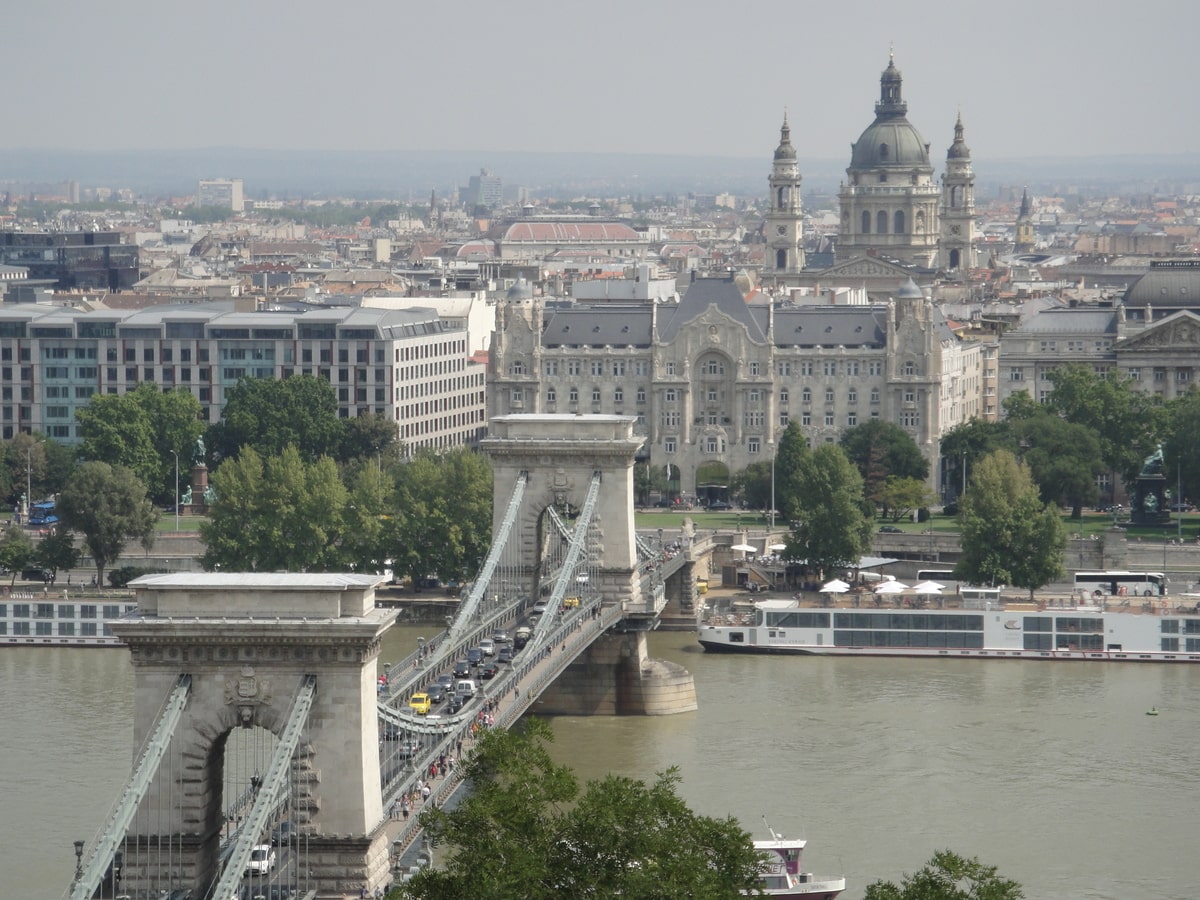Vue depuis le Château de Buda à Budapest dans notre article Visiter Budapest en Hongrie : Que faire à Budapest et que voir en 14 incontournables #budapest #hongrie #europe #voyage