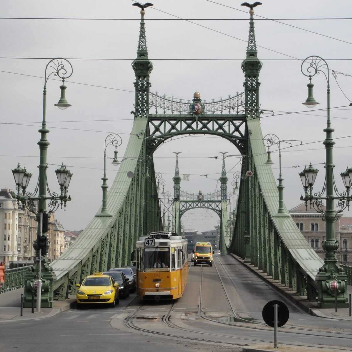 Transports en commun pour se déplacer à Budapest dans notre article Visiter Budapest en Hongrie : Que faire à Budapest et que voir en 14 incontournables #budapest #hongrie #europe #voyage