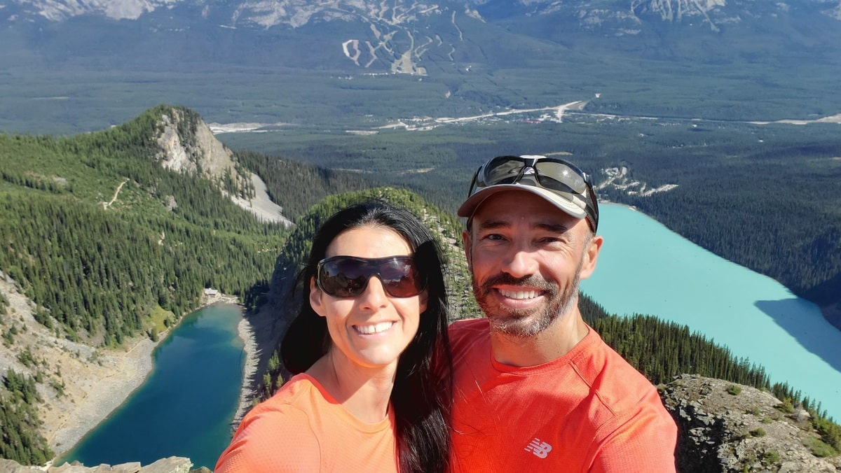 Vue sur les lacs Agnes et Louise depuis Devil's Thumb dans le Parc national de Banff en Alberta dans notre article Partir en randonnée dans le Parc national de Banff et le Parc de Jasper dans les Rocheuses #rocheuses #canada #alberta #parcnational #parcscanada #banff #jasper #randonnee #montagne