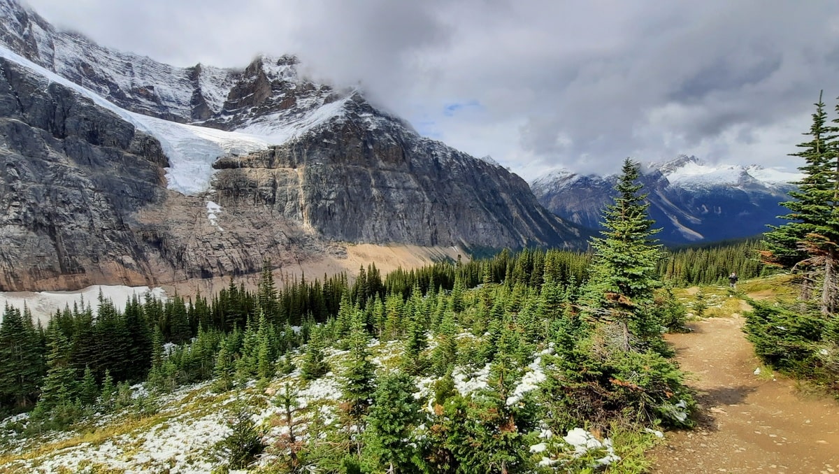 Glacier Angel lors d'une randonnée dans le Parc national de Jasper en Alberta dans notre article Partir en randonnée dans le Parc national de Banff et le Parc de Jasper dans les Rocheuses #rocheuses #canada #alberta #parcnational #parcscanada #banff #jasper #randonnee #montagne