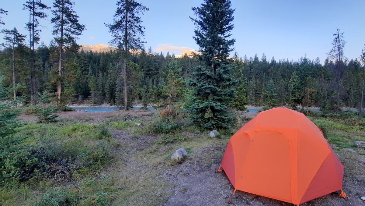 Dormir en camping dans les Rocheuses canadiennes en Alberta dans notre article Partir en randonnée dans le Parc national de Banff et le Parc de Jasper dans les Rocheuses #rocheuses #canada #alberta #parcnational #parcscanada #banff #jasper #randonnee #montagne