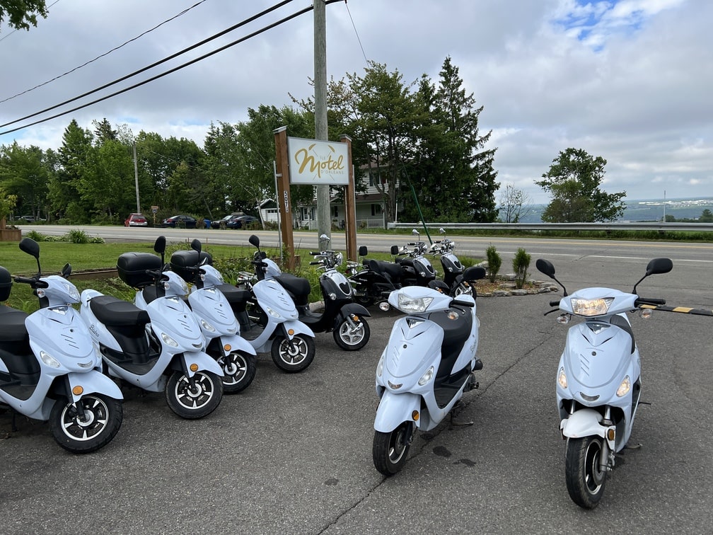 Québec Aventure Tours pour location de scooter à l'île d'Orléans dans notre article L'île d'Orléans au Québec : une escapade parfaite le temps d'un week-end #iledorleans #quebec #canada #bonjourquebec
