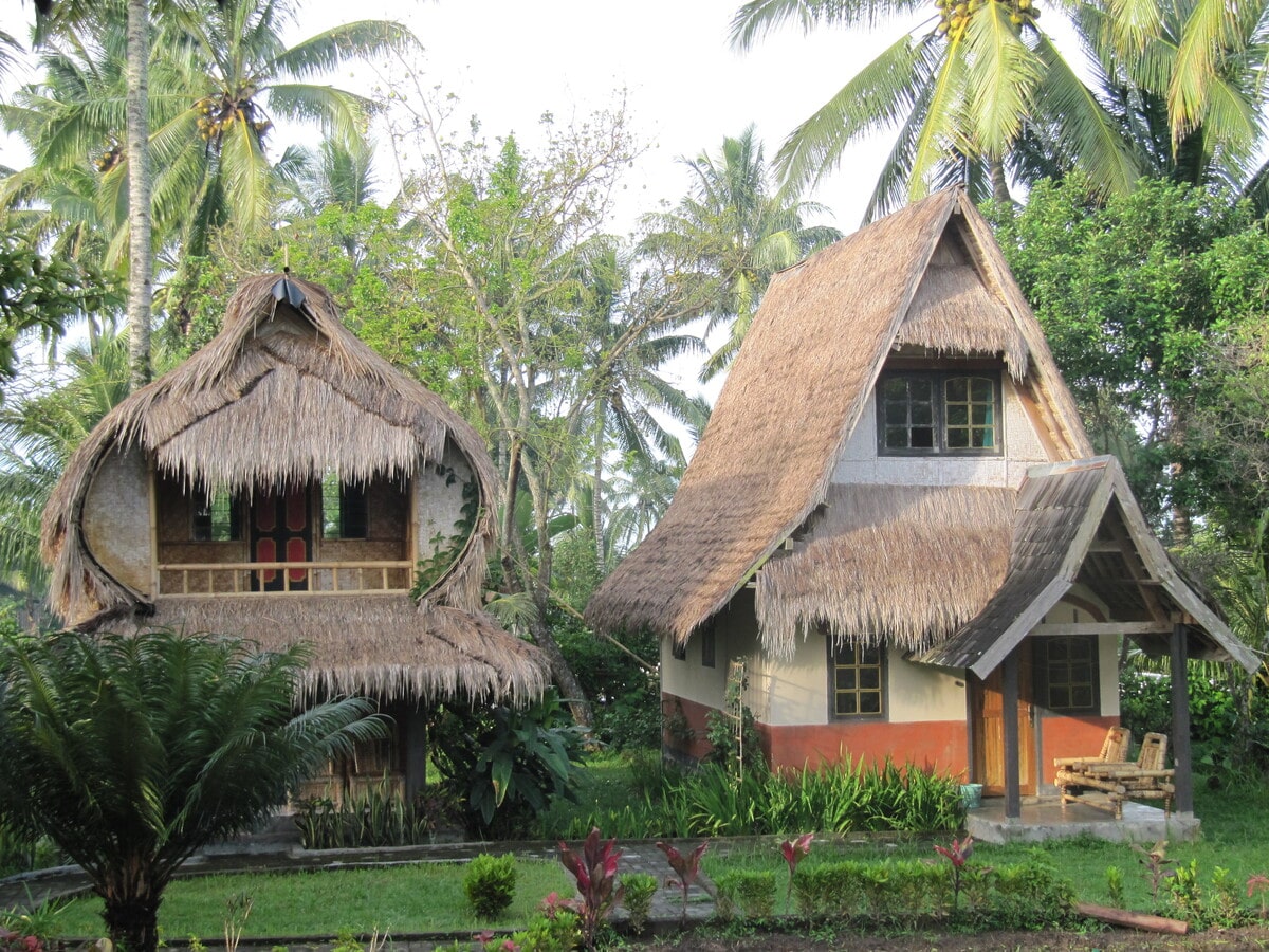 Habitations sasak à Tetebatu dans la région centrale de l'île de Lombok dans notre article Que faire à Lombok en Indonésie: 3 coups de coeur à visiter sur l'île de Lombok #lombok #indonesie #ile #voyage #asie #asiedusudest