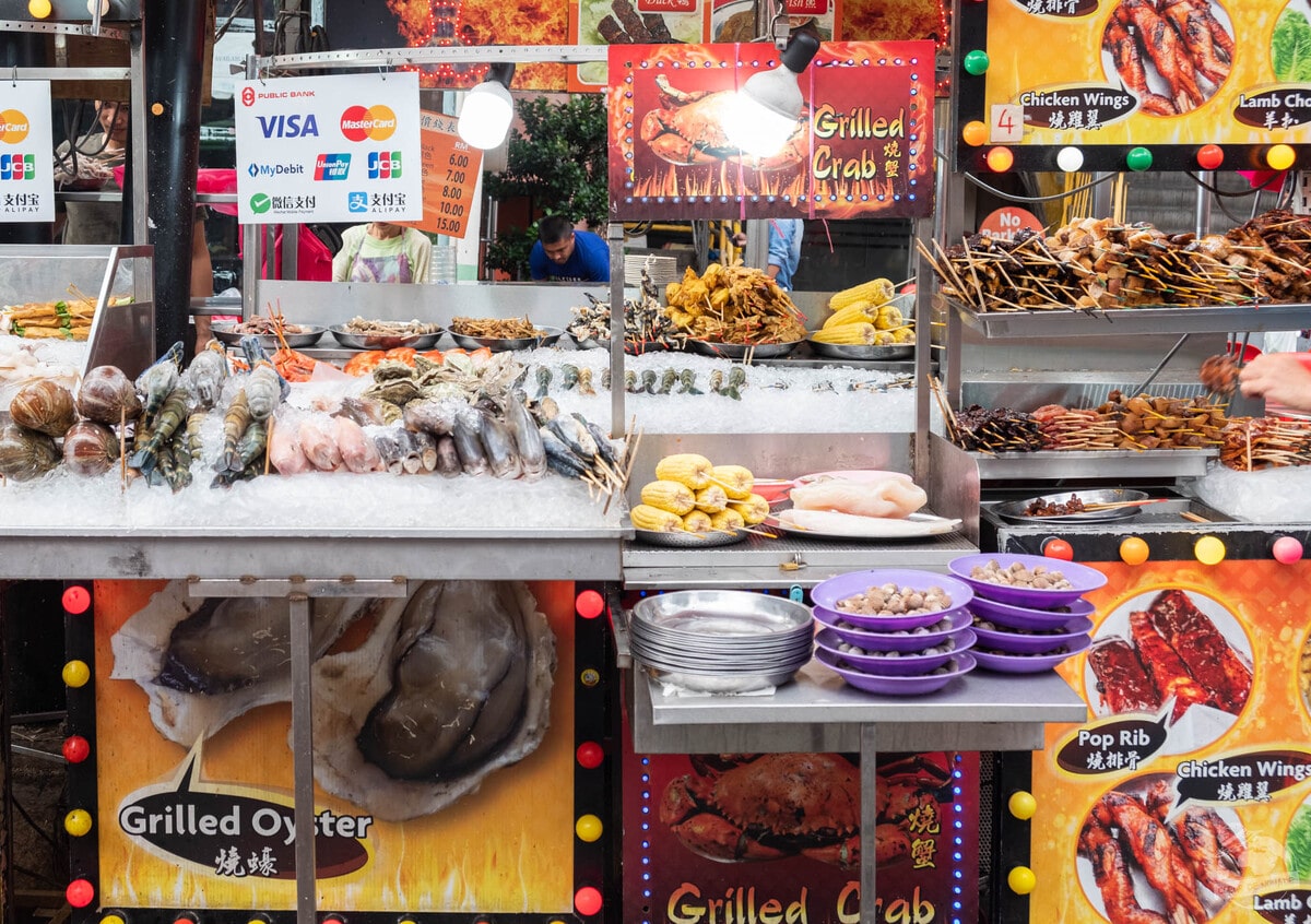 Hawker, stand de nourriture à Kuala Lumpur dans notre article Mon itinéraire en Malaisie : Que voir, que faire et que visiter en Malaisie en 3 semaines #malaisie #asie #asiedusudest #voyage #quoifairemalaisie