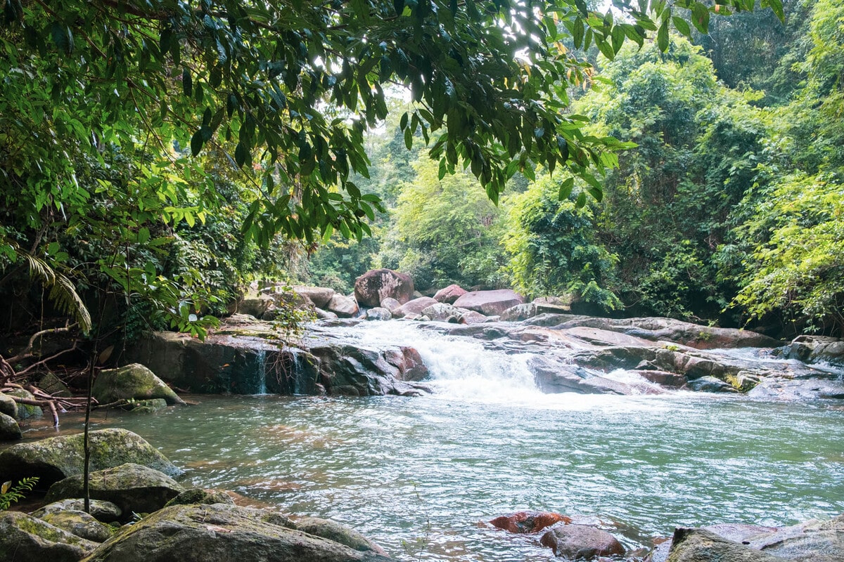 Lubuk Teja Waterfall sur l'île de Tioman dans notre article Mon itinéraire en Malaisie : Que voir, que faire et que visiter en Malaisie en 3 semaines #malaisie #asie #asiedusudest #voyage #quoifairemalaisie