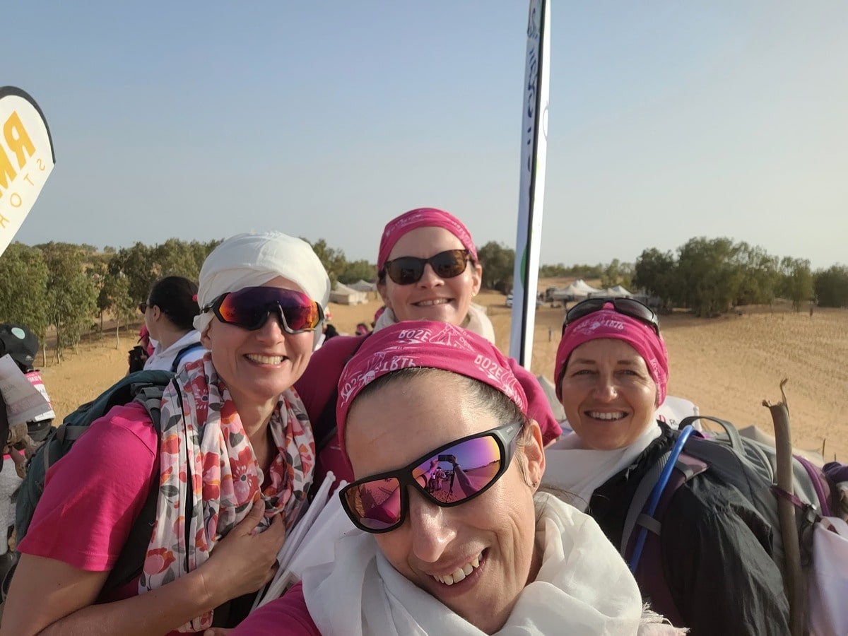De belles rencontres au Rose Trip dans notre article Trek Rose Trip au Sénégal : beau défi de randonnée entre femmes dans le désert #rosetrip #trekinsenegal #womenstrek #orientationtrek