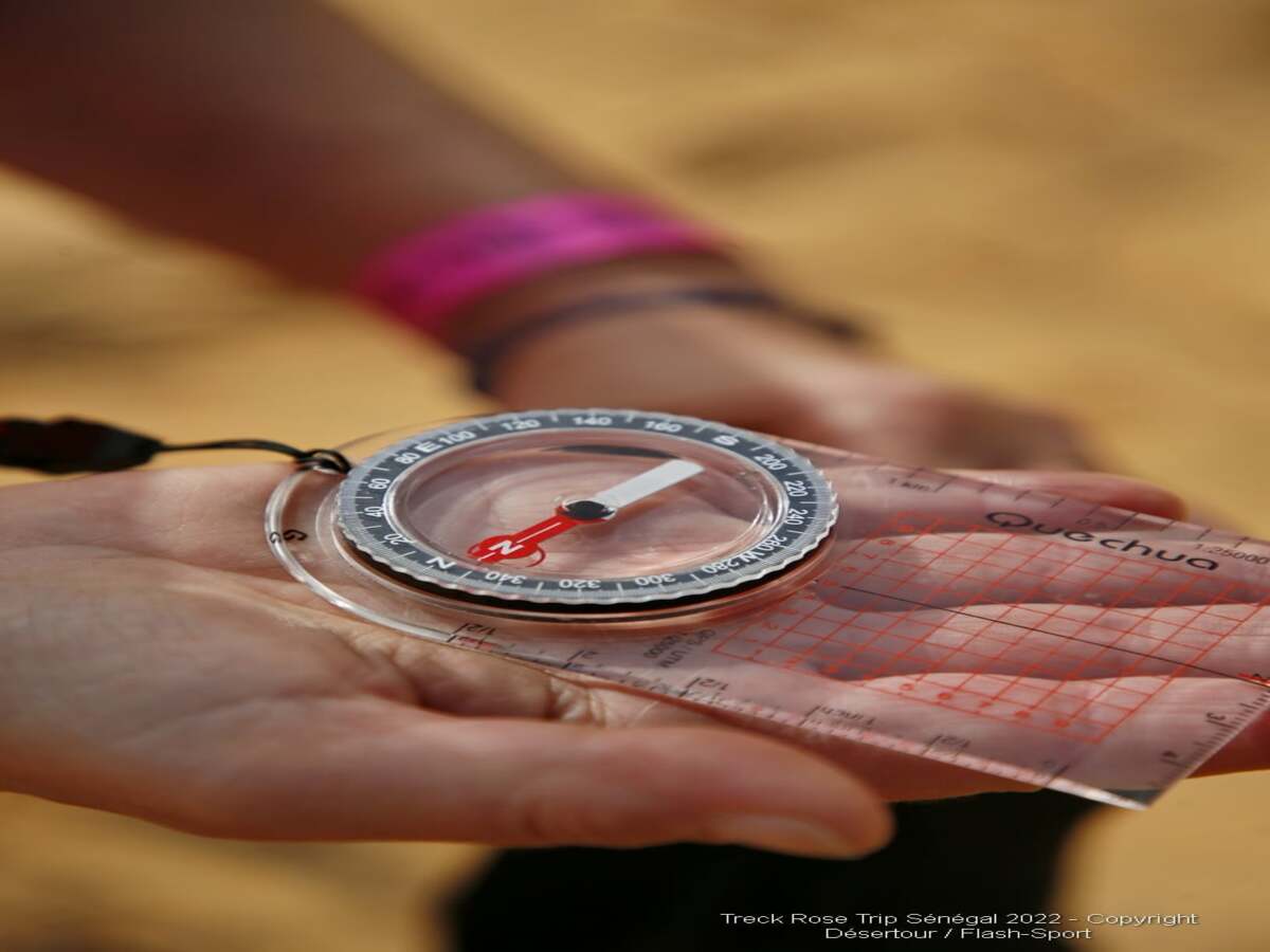 Boussole dans notre article Trek Rose Trip au Sénégal : beau défi de randonnée entre femmes dans le désert #rosetriptrek #rosetrip #trekinsenegal #womenstrek #orientationtrek