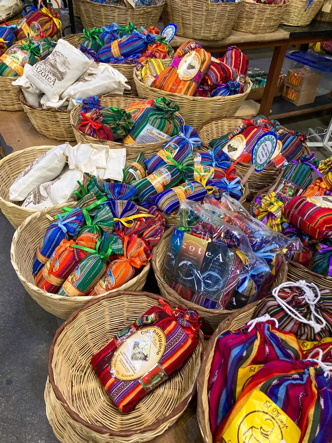 Artisanat Nim Po’t dans notre article Visiter Antigua au Guatemala : que voir et que faire à Antigua et ses alentours #antigua #guatemala #visiterantigua #voyage #quoifaireantigua