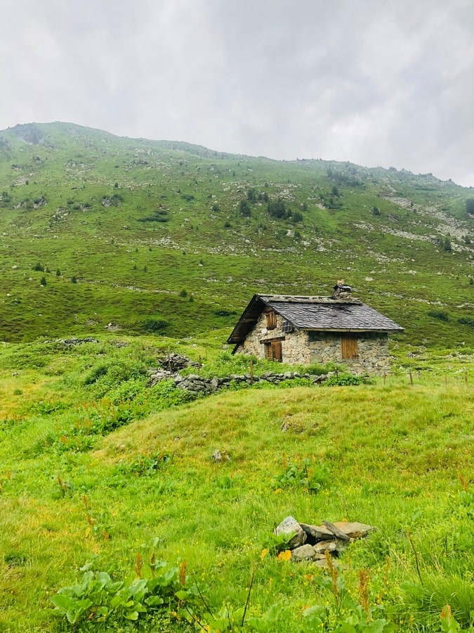 Refuge des Lacs Merlets dans notre article 7 jours de randonnée sur le Grand Tour de la Tarentaise dans les Alpes françaises #Tarentaise #Grandtourtarentaise #Alpes #France #Randonnée