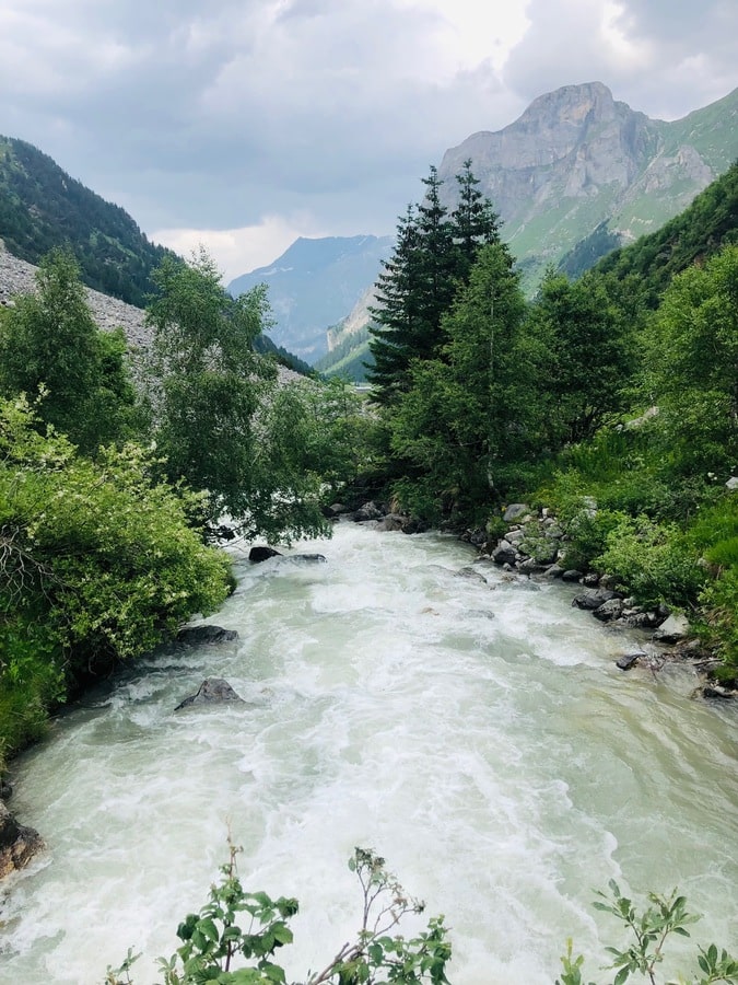 Rivière dans notre article 7 jours de randonnée sur le Grand Tour de la Tarentaise dans les Alpes françaises #Tarentaise #Grandtourtarentaise #Alpes #France #Randonnée