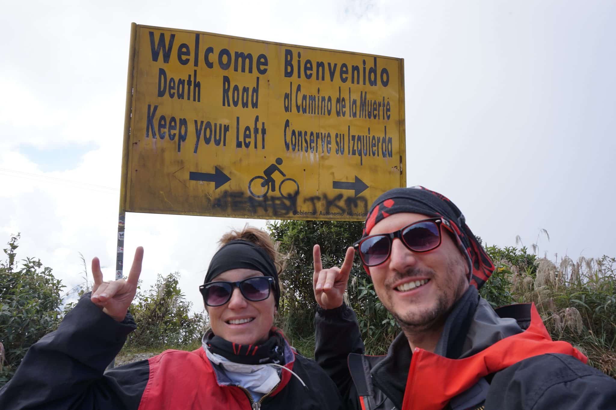 Route de la mort à vélo dans notre article Voyage en Bolivie : que voir et que faire en Bolivie en 5 expériences incroyables #Bolivie #Voyage #AmériqueduSud #IncontournablesBolivie #QueVoirBolivie