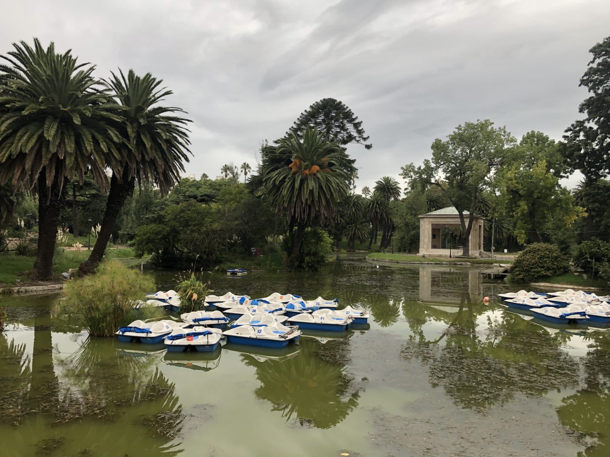 Parque Rodó à Montevideo dans notre article Visiter Montevideo en Uruguay : Que faire et voir à Montevideo en 10 incontournables #visitermontevideo #montevideo #uruguay #incontournablesmontevideo #ameriquedusud