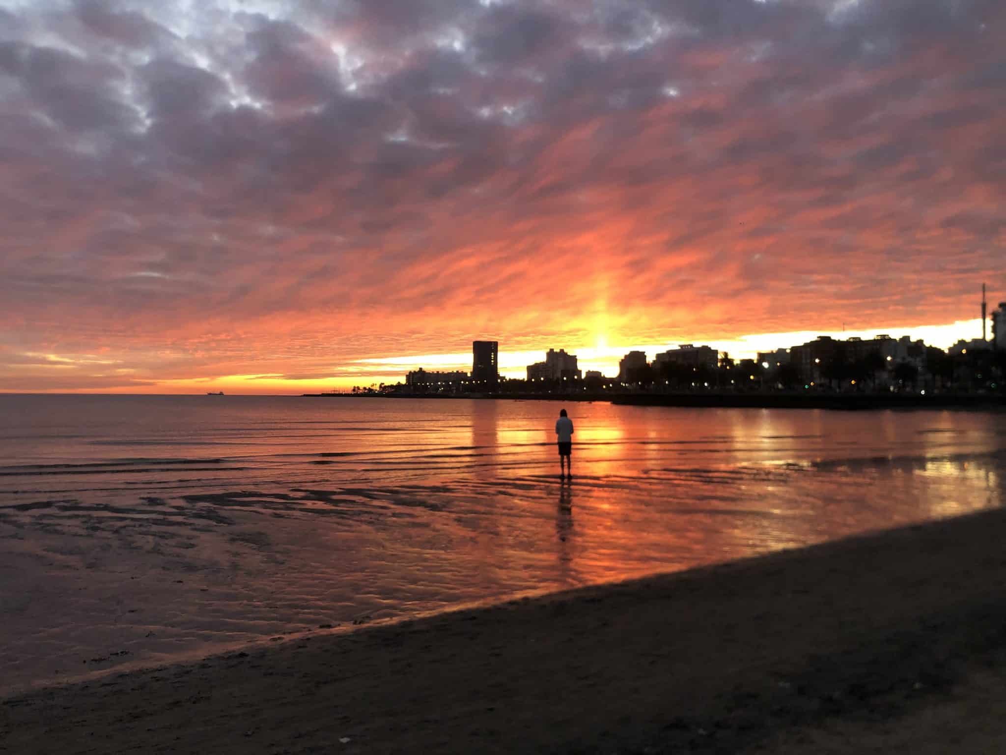Playa Pocitos à Montevideo dans notre article Visiter Montevideo en Uruguay : Que faire et voir à Montevideo en 10 incontournables #visitermontevideo #montevideo #uruguay #incontournablesmontevideo #ameriquedusud