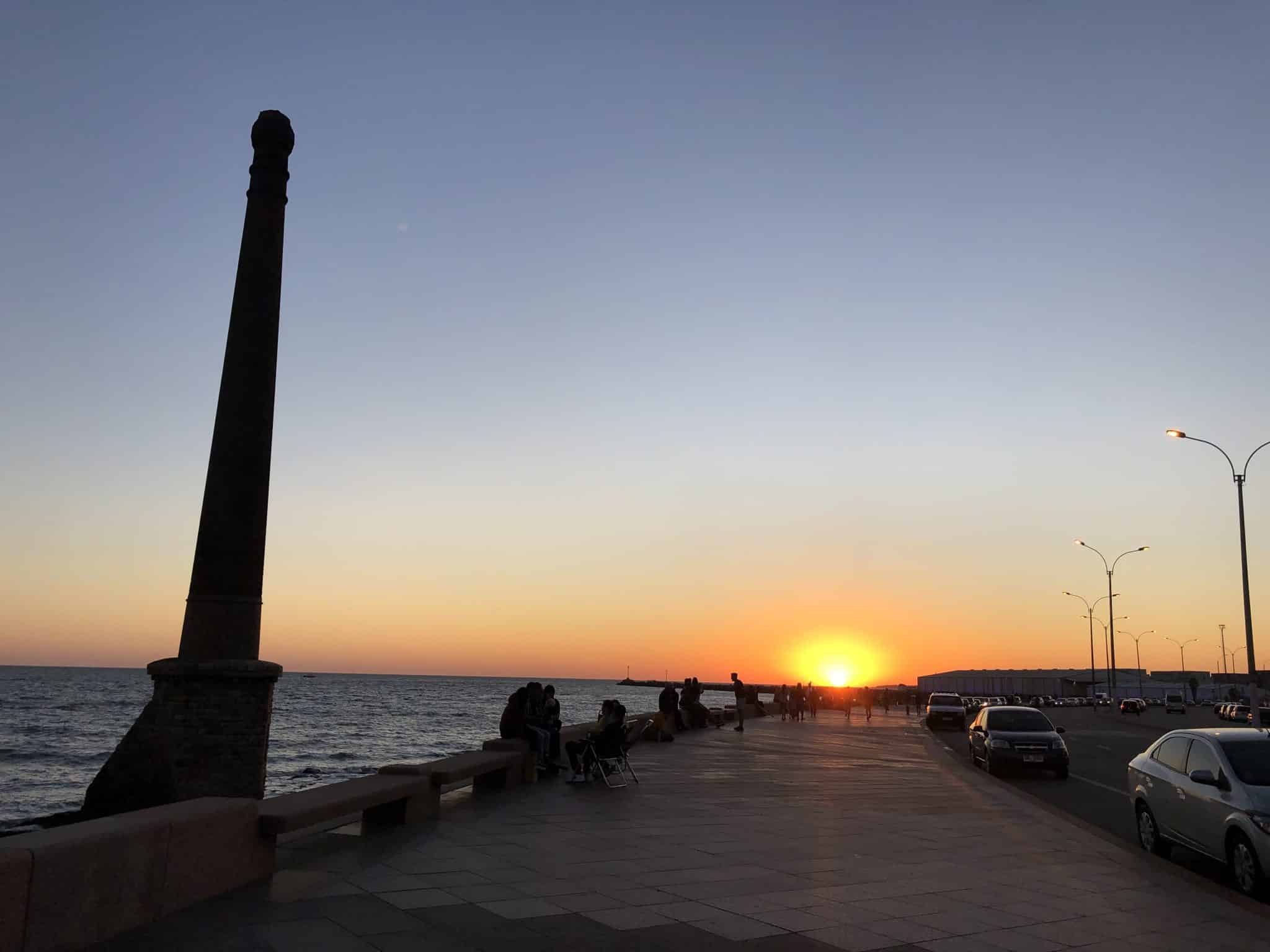 Phare sur la Rambla de Montevideo dans notre article Visiter Montevideo en Uruguay : Que faire et voir à Montevideo en 10 incontournables #visitermontevideo #montevideo #uruguay #incontournablesmontevideo #ameriquedusud
