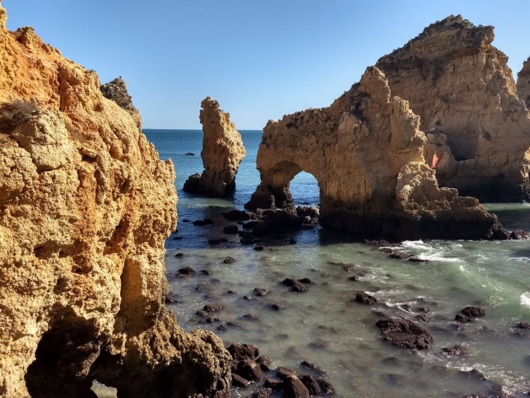 Visiter Algarve au Portugal dans notre article Visiter l’Algarve au Portugal : Que faire en Algarve et voir en 2 semaines #Algarve #Portugal #Voyage #Europe #ItinéraireAlgarve 