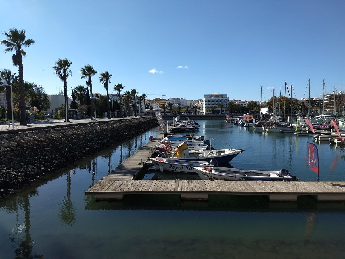 Marina Lagos dans notre article Visiter l’Algarve au Portugal : Que faire en Algarve et voir en 2 semaines #Algarve #Portugal #Voyage #Europe #ItinéraireAlgarve 
