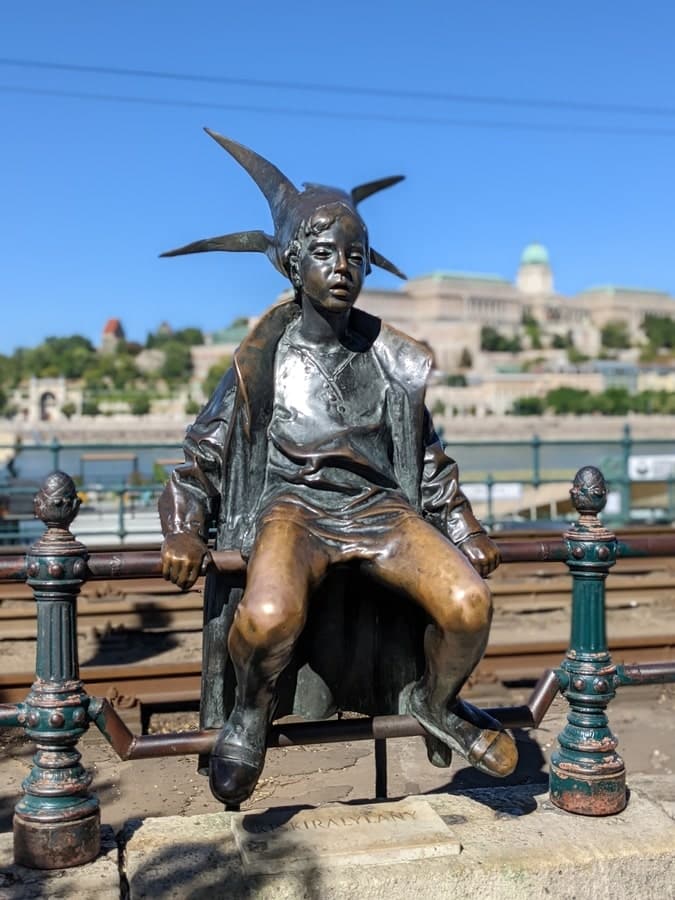 Promenade Danube à Budapest dans notre article Visiter la Hongrie : Que voir et que faire en Hongrie en 3 semaines de voyage #Hongrie #Voyage #3semainesenHongrie #ItinéraireHongrie #Europecentrale