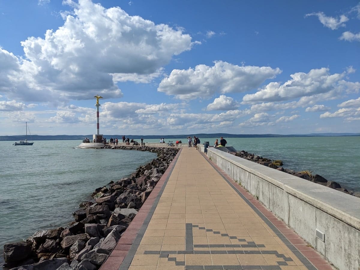 lac Balaton dans notre article Visiter la Hongrie : Que voir et que faire en Hongrie en 3 semaines de voyage #Hongrie #Voyage #3semainesenHongrie #ItinéraireHongrie #Europecentrale 