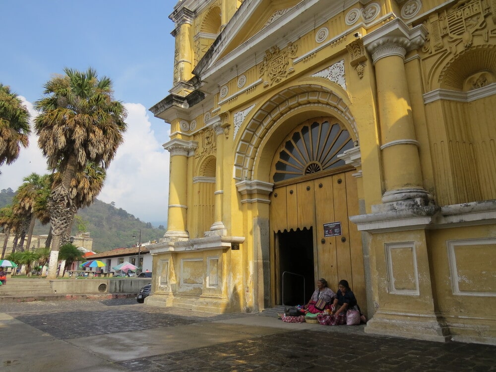 Église à Antigua au Guatemala dans notre voyage en groupe entre femmes organisé entre Voyageuses du Québec au Guatemala #guatemala #voyage #femme #voyageorganise #ameriquecentrale