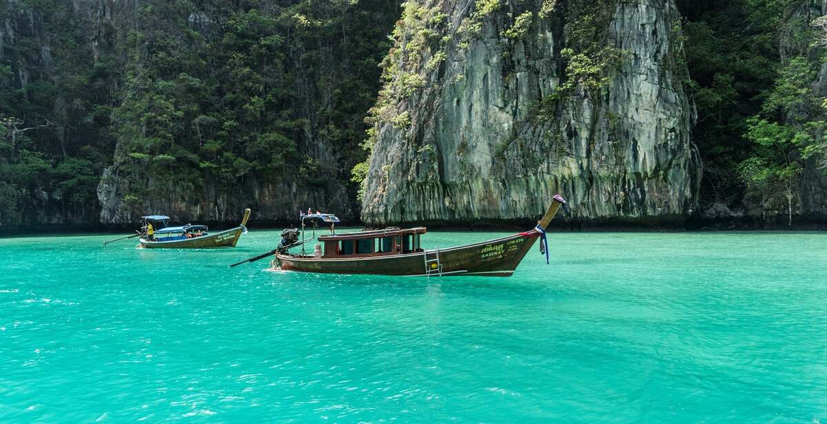 Koh Phi Phi en Thaïlande dans notre article Les 8 plus belles îles de la Thaïlande à découvrir #Thaïlande #îles #voyage #Asie #Asiedusudest 