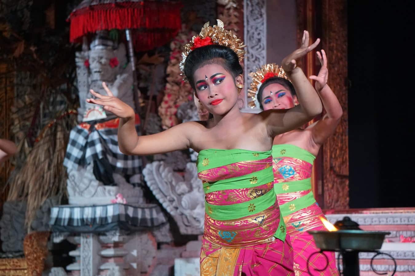 Lejong, danse traditionnelle balinaise à Ubud dans notre voyage en groupe entre femmes organisé entre Voyageuses du Québec #bali #voyage #femme #voyageorganise
