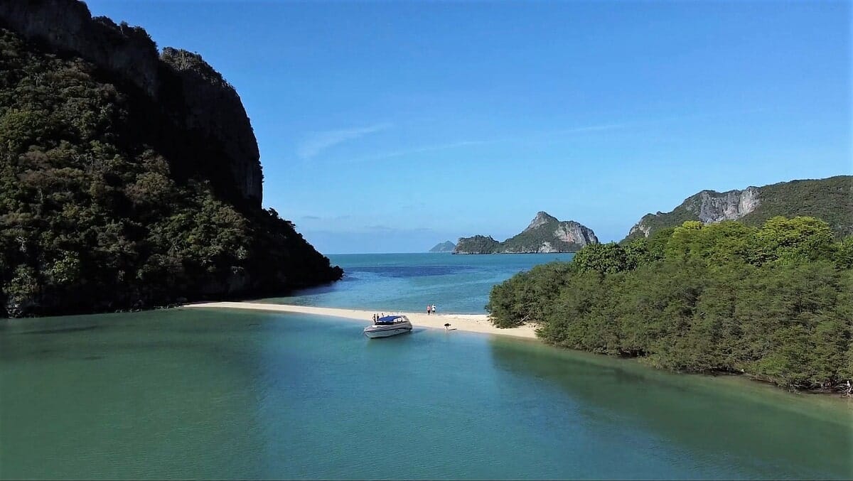 Île inhabitée de la Thaïlande dans notre article Les 8 plus belles îles de la Thaïlande à découvrir #Thaïlande #îles #voyage #Asie #Asiedusudest 