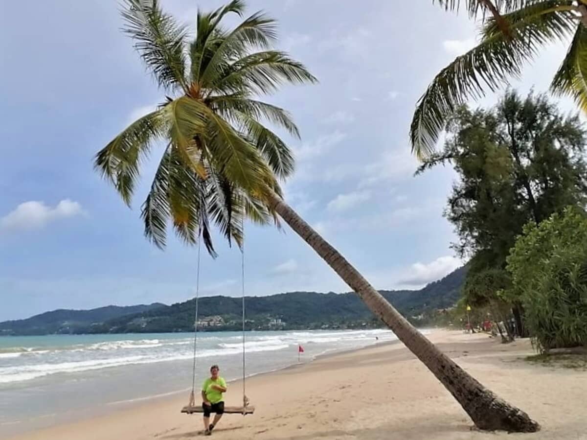 Patong Beach à Phuket en Thaïlande dans notre article Les 8 plus belles îles de la Thaïlande à découvrir #Thaïlande #îles #voyage #Asie #Asiedusudest 
