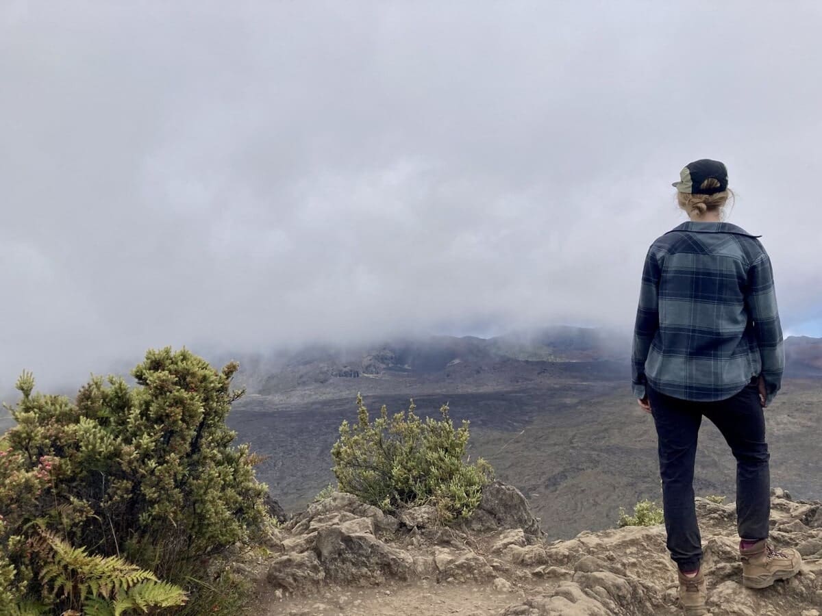 Randonnée sur le volcan dans le Parc national de Haleakala dans notre article Découvrir le Parc national de Haleakala sur Maui à Hawaii en 8 activités incontournables #Hawaii #Maui #Haleakala #ParcNationalHaleakala #Voyage