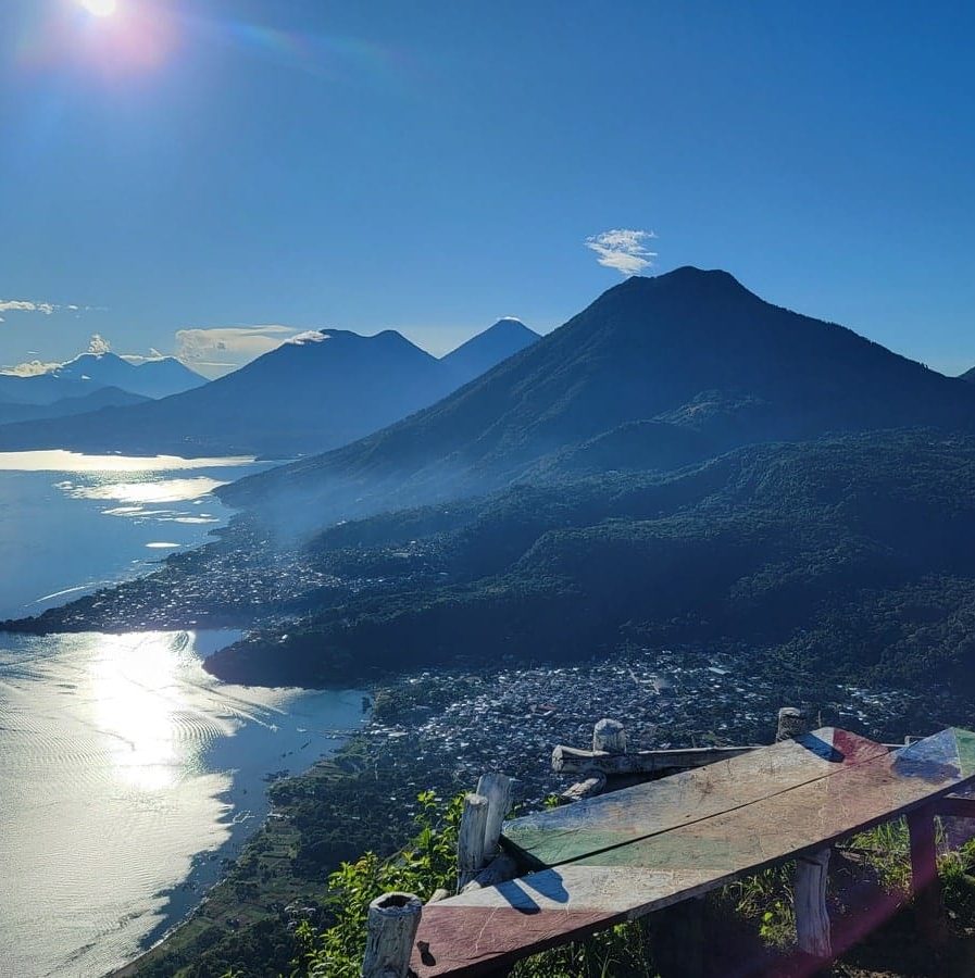 Indian Nose au lever du jour dans notre article Quoi faire au Lac Atitlan au Guatemala : mes 5 jours au Lago Atitlán #Atitlan #Guatemala #Amériquecentrale #LagoAtitlan 
