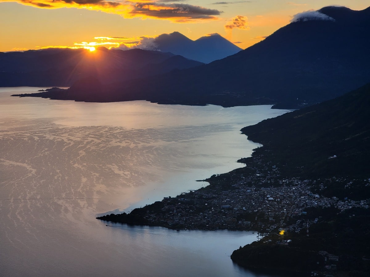 Rostro del Nariz lever de soleil dans notre article Quoi faire au Lac Atitlan au Guatemala : mes 5 jours au Lago Atitlán #Atitlan #Guatemala #Amériquecentrale #LagoAtitlan 