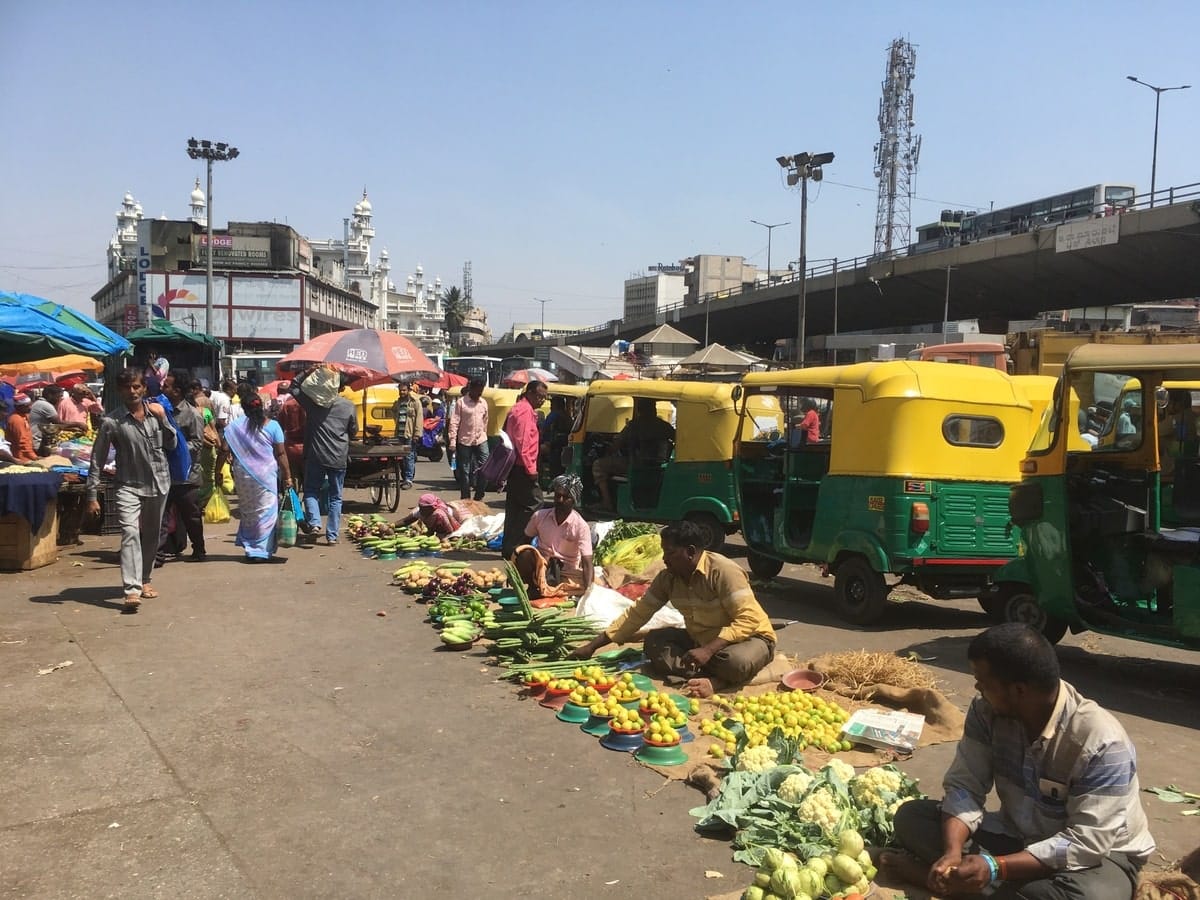 Marché de légumes à New Delhi dans notre article Visiter New Delhi en Inde : Que faire et que voir en 14 coups de coeur #NewDelhi #Inde #VisiterNewDelhi #IndeDuNord #AsieduSud