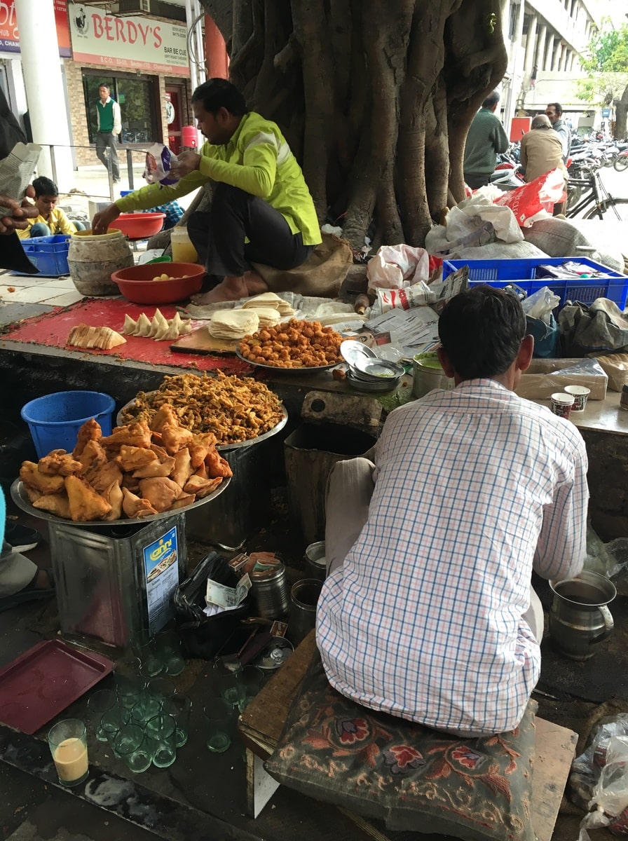 Street food à New Delhi dans notre article Visiter New Delhi en Inde : Que faire et que voir en 14 coups de coeur #NewDelhi #Inde #VisiterNewDelhi #IndeDuNord #AsieduSud