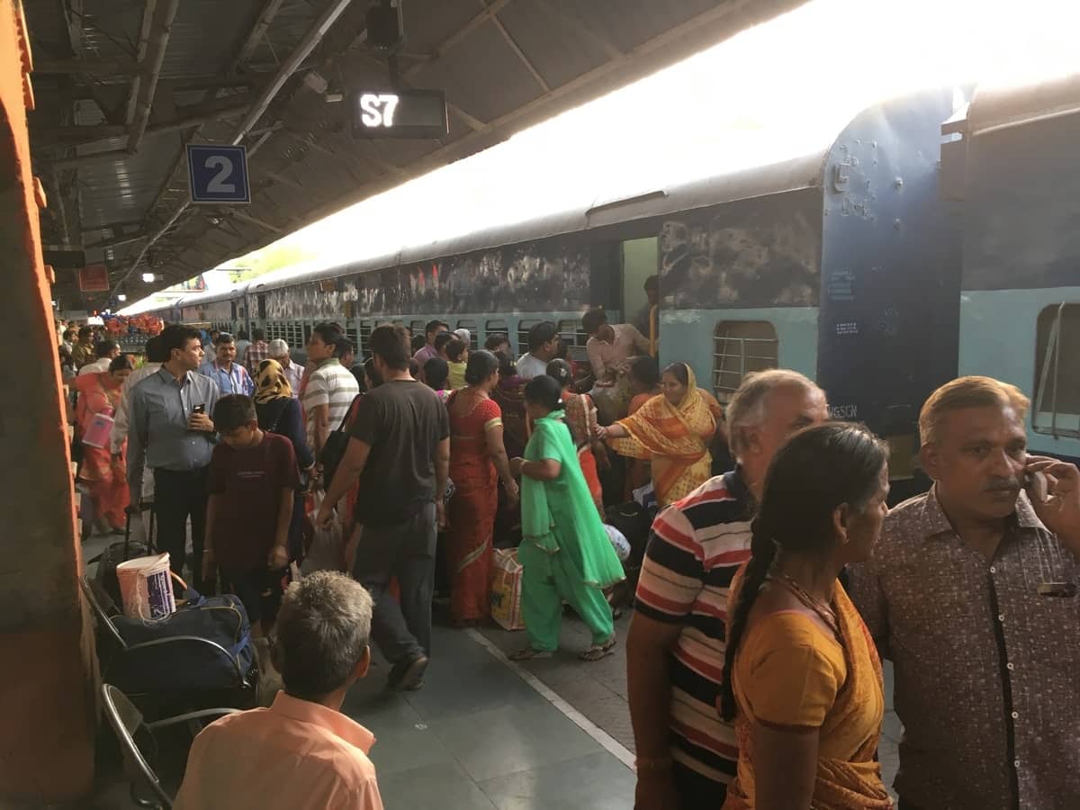 Train New Delhi dans notre article Visiter New Delhi en Inde : Que faire et que voir en 14 coups de coeur #NewDelhi #Inde #VisiterNewDelhi#IndeDuNord #AsieduSud