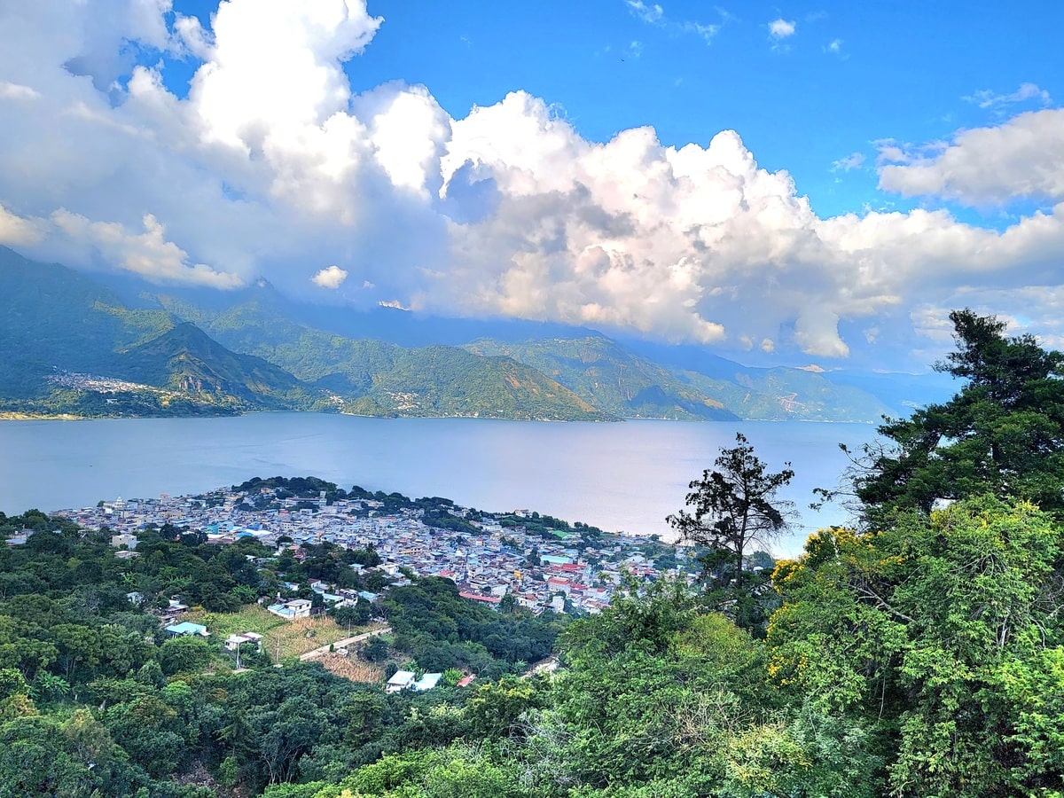 Mirador Lac Atitlan dans notre article Quoi faire au Lac Atitlan au Guatemala : mes 5 jours au Lago Atitlán #Atitlan #Guatemala #Amériquecentrale #LagoAtitlan 
