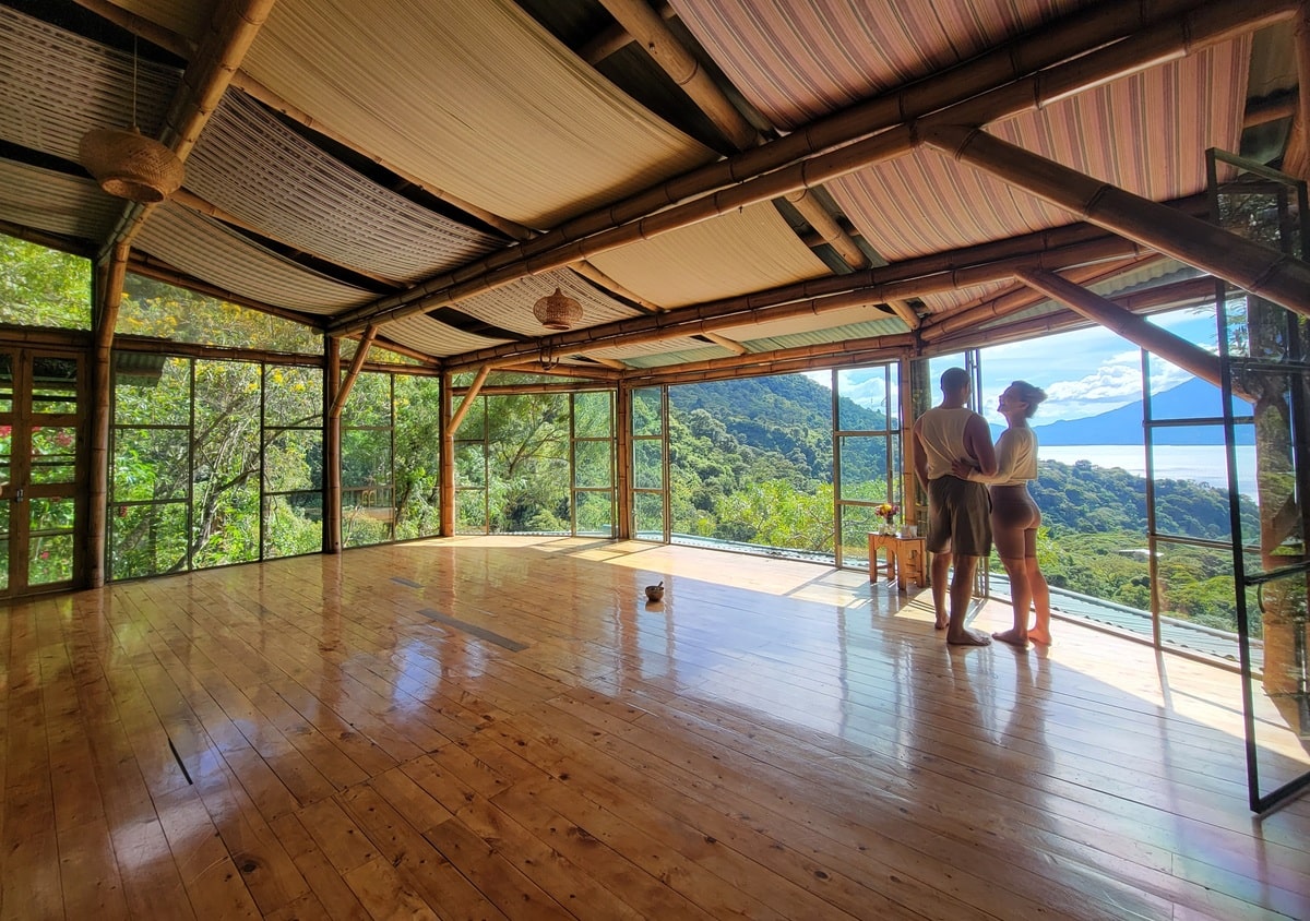 Yoga Forest salle yoga dans notre article Quoi faire au Lac Atitlan au Guatemala : mes 5 jours au Lago Atitlán #Atitlan #Guatemala #Amériquecentrale #LagoAtitlan 