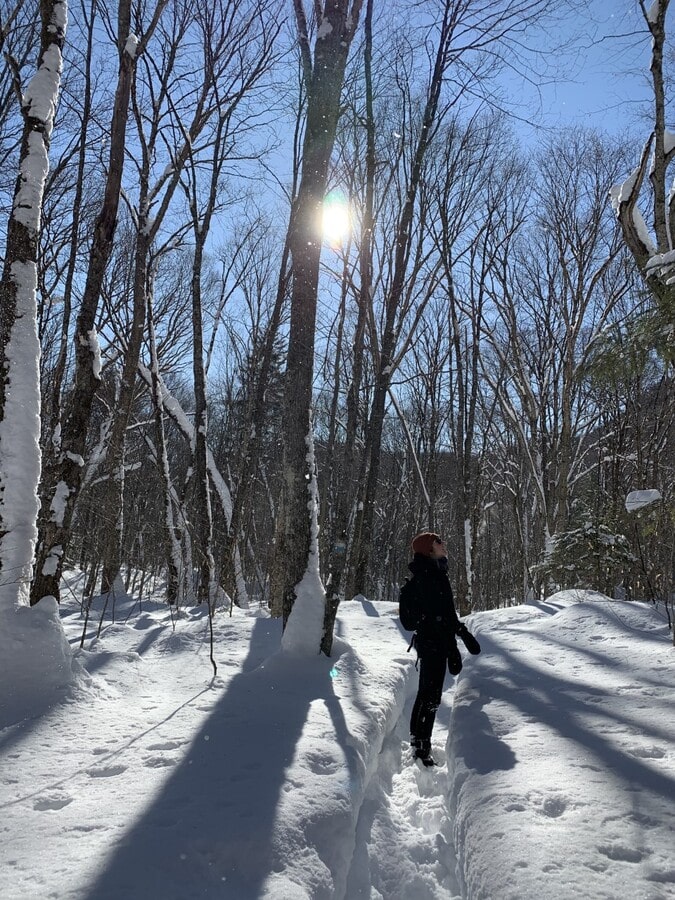 Randonnée en hiver sur le sentier de la Vallée-Bras-du-Nord dans notre article La randonnée en hiver au Québec : 5 randonnées hivernales à tester #Randonnée #Hiver #Québec #Randonnéehivernale