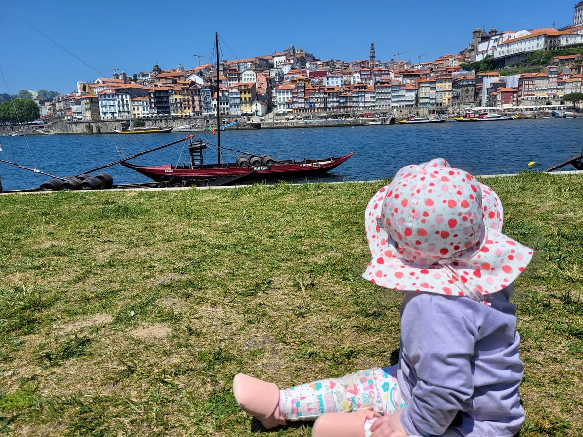 Fleuve Douro à Porto dans notre article Partir au Portugal avec un bébé : mes 2 semaines de voyage en solo avec un bébé #Portugal #Voyage #Europe #Solo #VoyageAvecBébé 