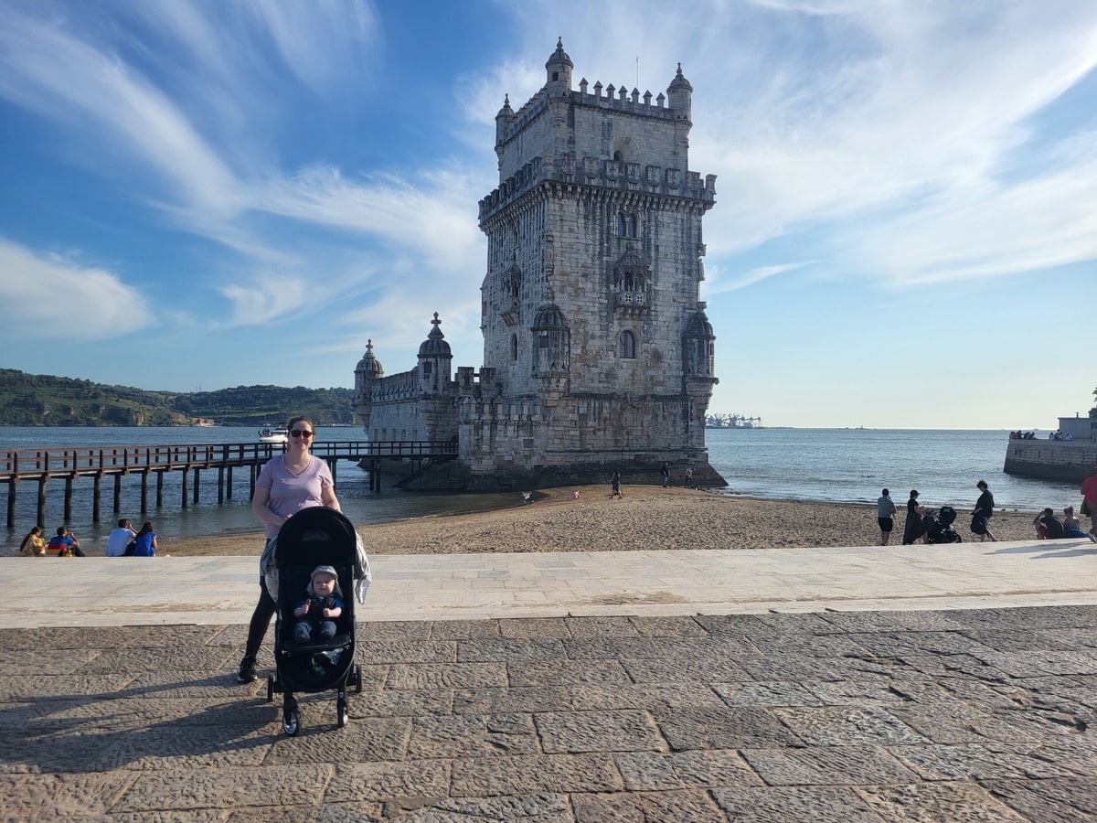 Visiter la Tour de Bélem à Lisbonne au Portugal avec un bébé dans notre article Partir au Portugal avec un bébé : mes 2 semaines de voyage en solo avec un bébé #Portugal #Voyage #Europe #Solo #VoyageAvecBébé 