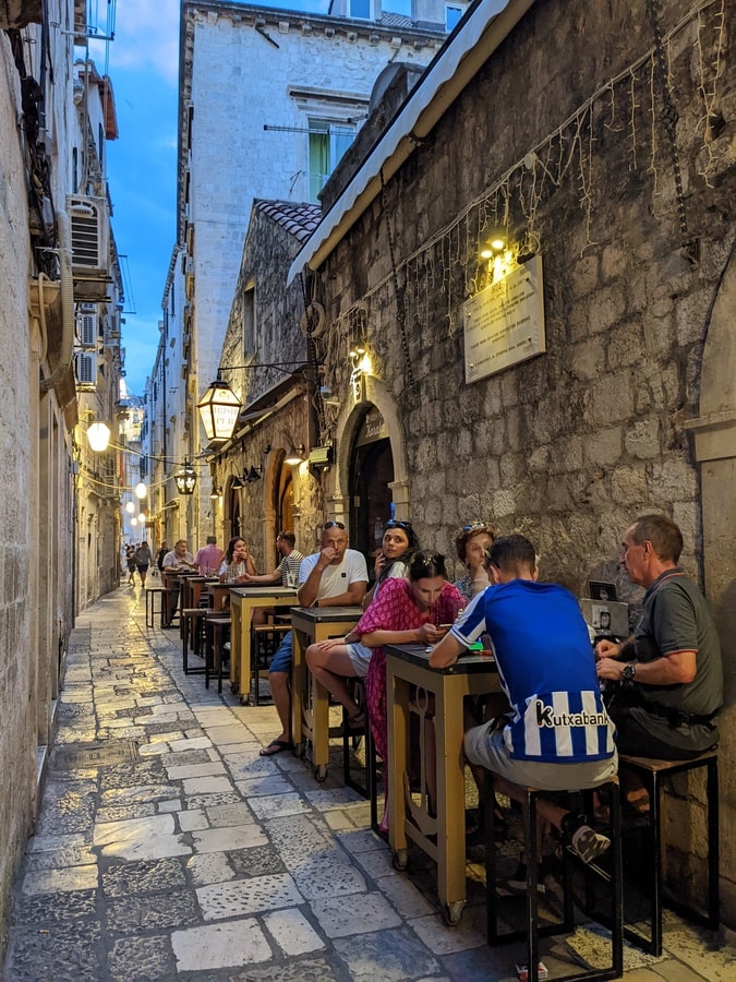 Dubrovnik, un incontournable de la Croatie dans notre article Que voir et que faire en Croatie en 8 incontournables à visiter #Croatie #Europe #ActivitésCroatie #VisiterCroatie #Voyage