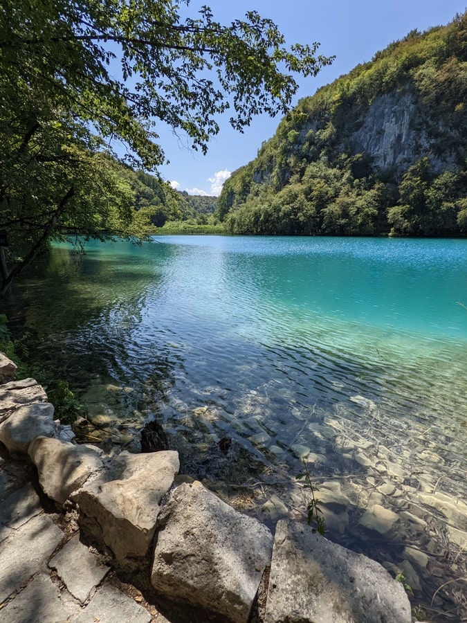 Lac de Plitvice dans notre article Que voir et que faire en Croatie en 8 incontournables à visiter #Croatie #Europe #ActivitésCroatie #VisiterCroatie #Voyage