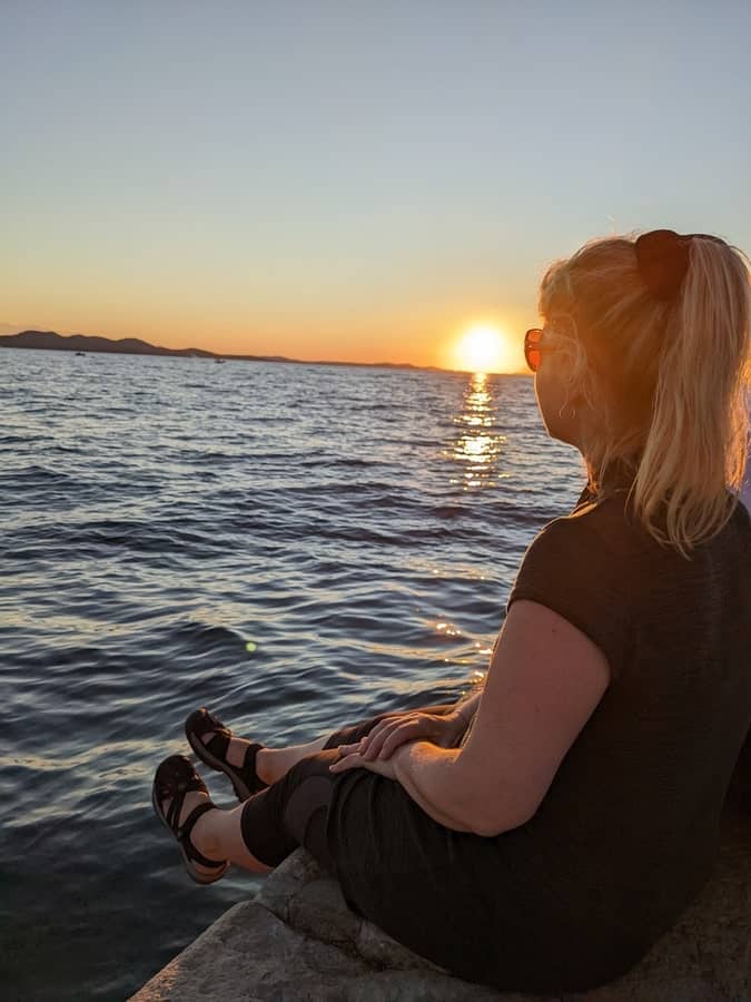 Coucher de soleil à Zadar dans notre article Que voir et que faire en Croatie en 8 incontournables à visiter #Croatie #Europe #ActivitésCroatie #VisiterCroatie #Voyage