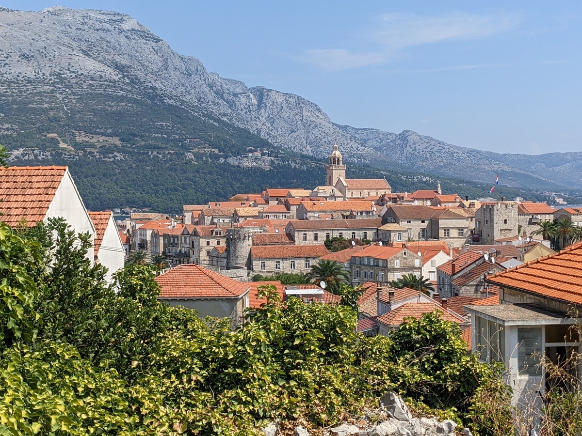 Toits rouges de Korcula dans notre article Que voir et que faire en Croatie en 8 incontournables à visiter #Croatie #Europe #ActivitésCroatie #VisiterCroatie #Voyage