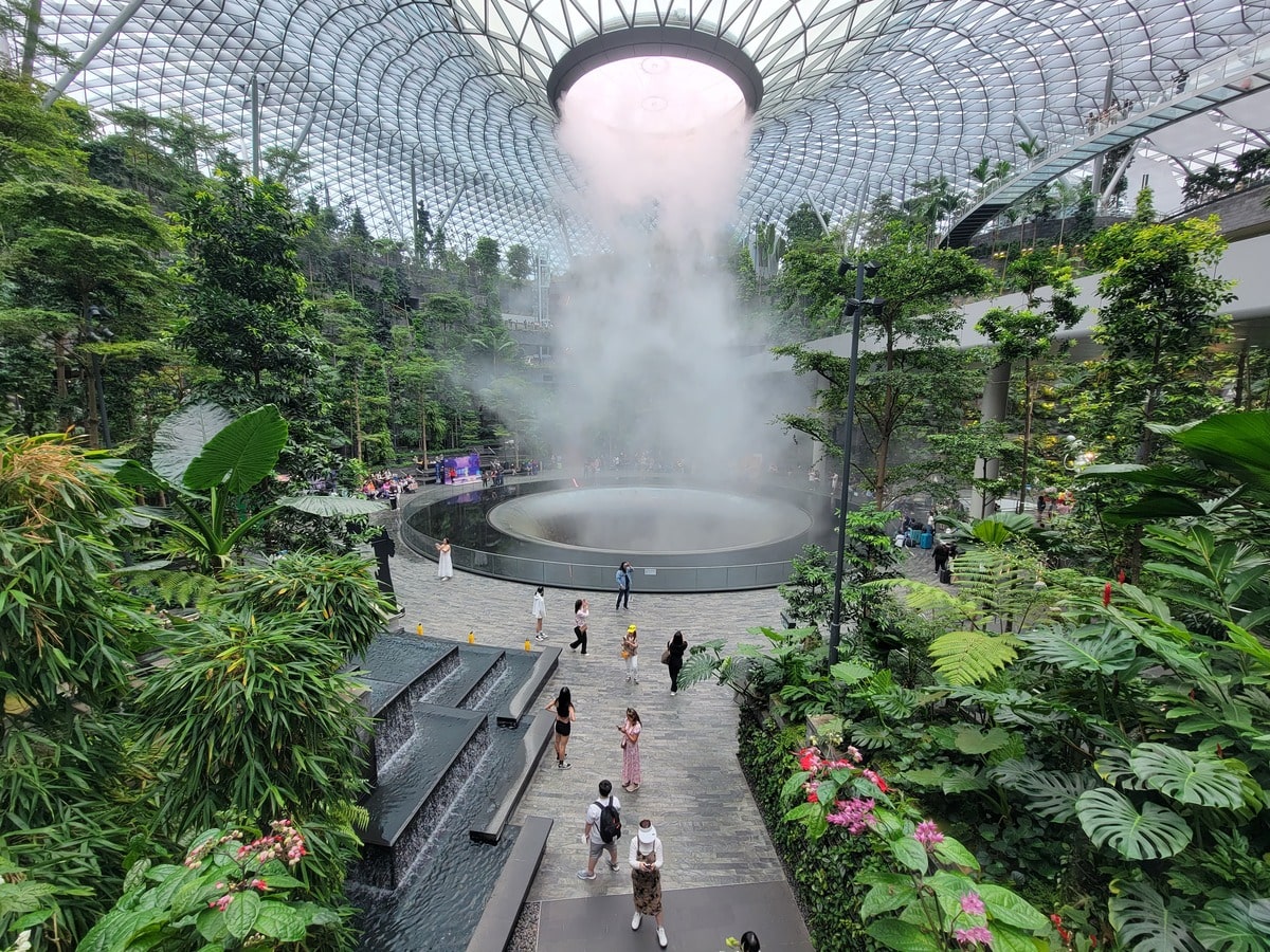 Verdure à l'aéroport de Changi à Singapour dans notre article Visiter Singapour : découvrir les atouts de cette ville durable entre technologie et environnement #Singapour #VisiterSingapour #Asie #AsieSudEst #Durable 