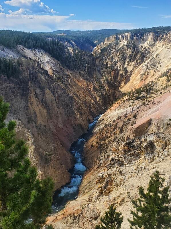 Canyon de Yellowstone dans notre article Mes 10 parcs nationaux des USA préférés que j’ai visités lors de mon road trip #ParcsNationaux #USA #roadtrip #ÉtatsUnis #Randonnée