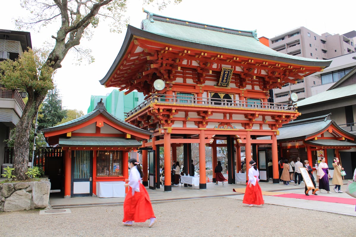 Ikuta Shrine à Kobe dans notre article Visiter le Sud du Japon : itinéraire à travers 7 villes incontournables au sud de Kobe #SudJapon #Japon #Asie #Voyage #ItinéraireJapon 