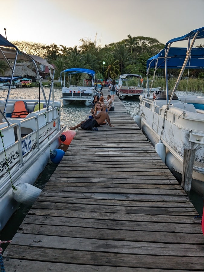 Bacalar et ses bateaux sur la Riviera Maya dans notre article Voyager sur la Riviera Maya autrement : vivre la Riviera Maya au Mexique loin du tourisme de masse #RivieraMaya #Mexique #MexiqueAutrement #AmériqueLatine #Mexico